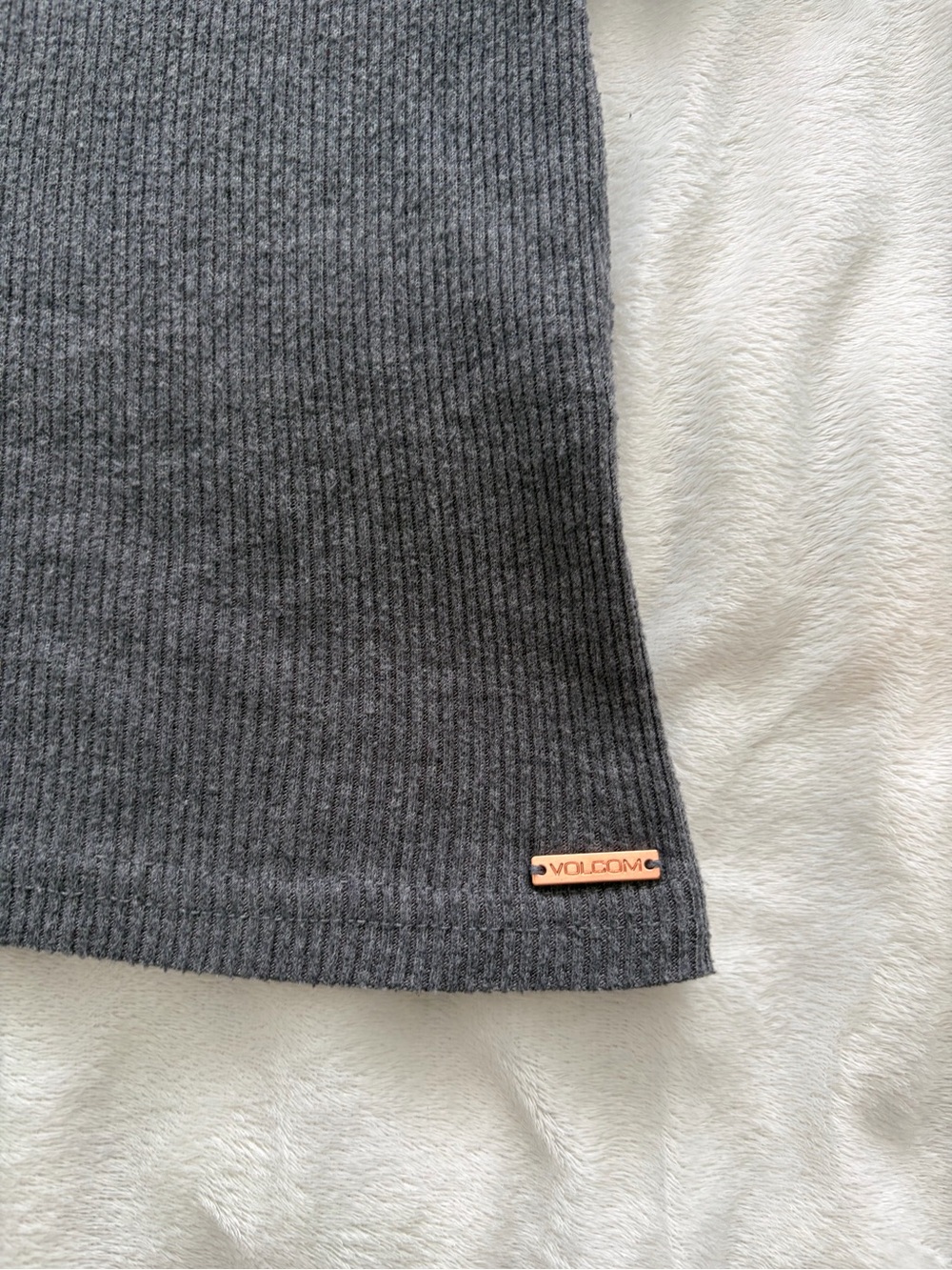 Volcom Grey Ribbed Short-Sleeve Tee π½ - Picture 4 of 6